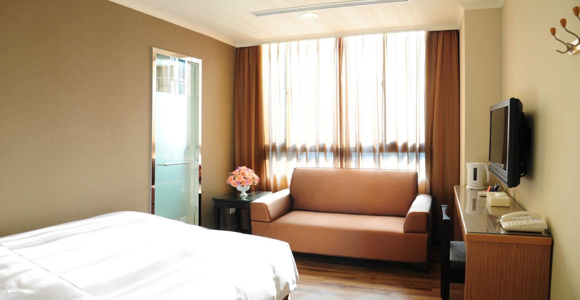 טאיצ'ונג Garden Hotel מראה חיצוני תמונה